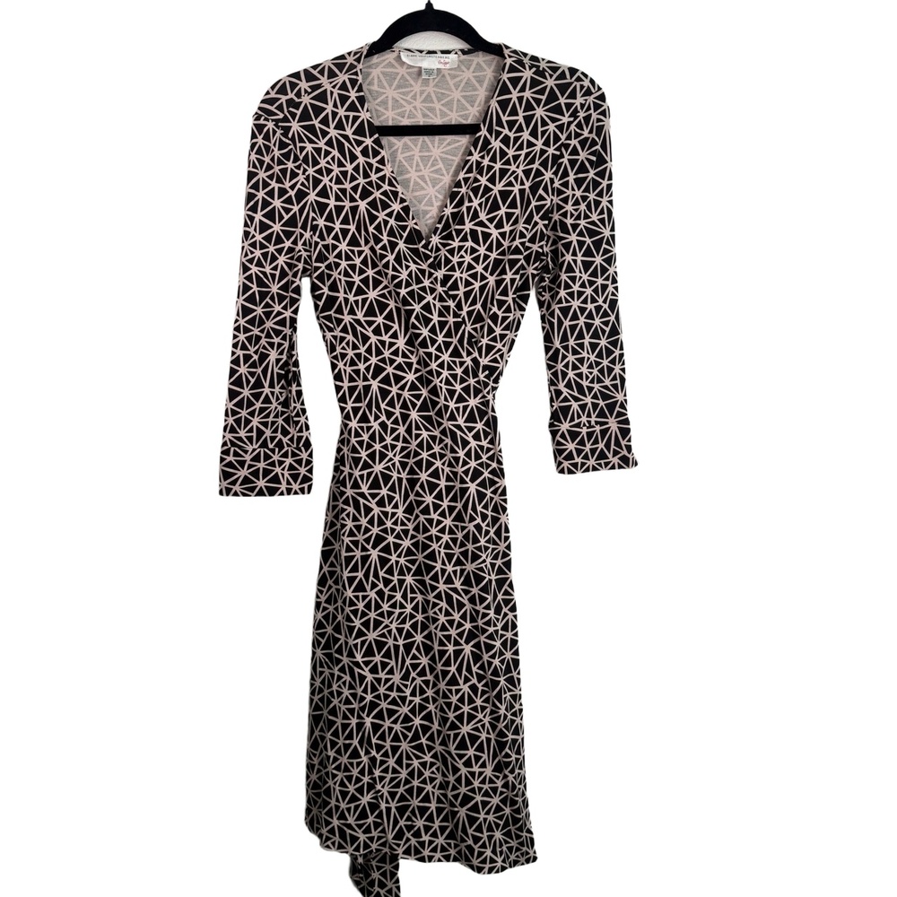 Diane Von Furstenberg Wrap Dress 10 Black White Geometric VNeck Classic Office